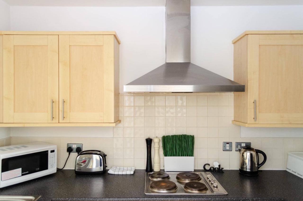 Serviced Apartment In Liverpool City Centre - Free Parking - Balcony - By Happy Days 외부 사진