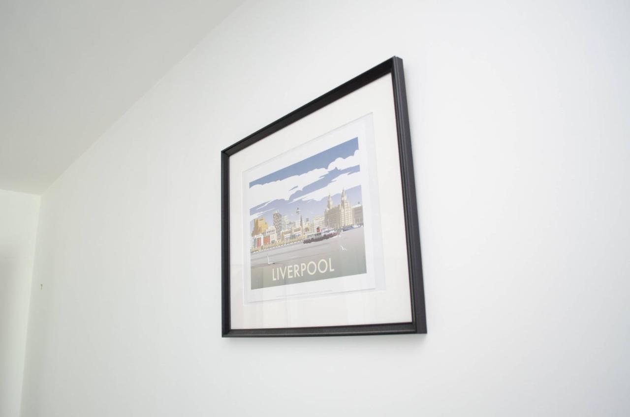 Serviced Apartment In Liverpool City Centre - Free Parking - Balcony - By Happy Days 외부 사진