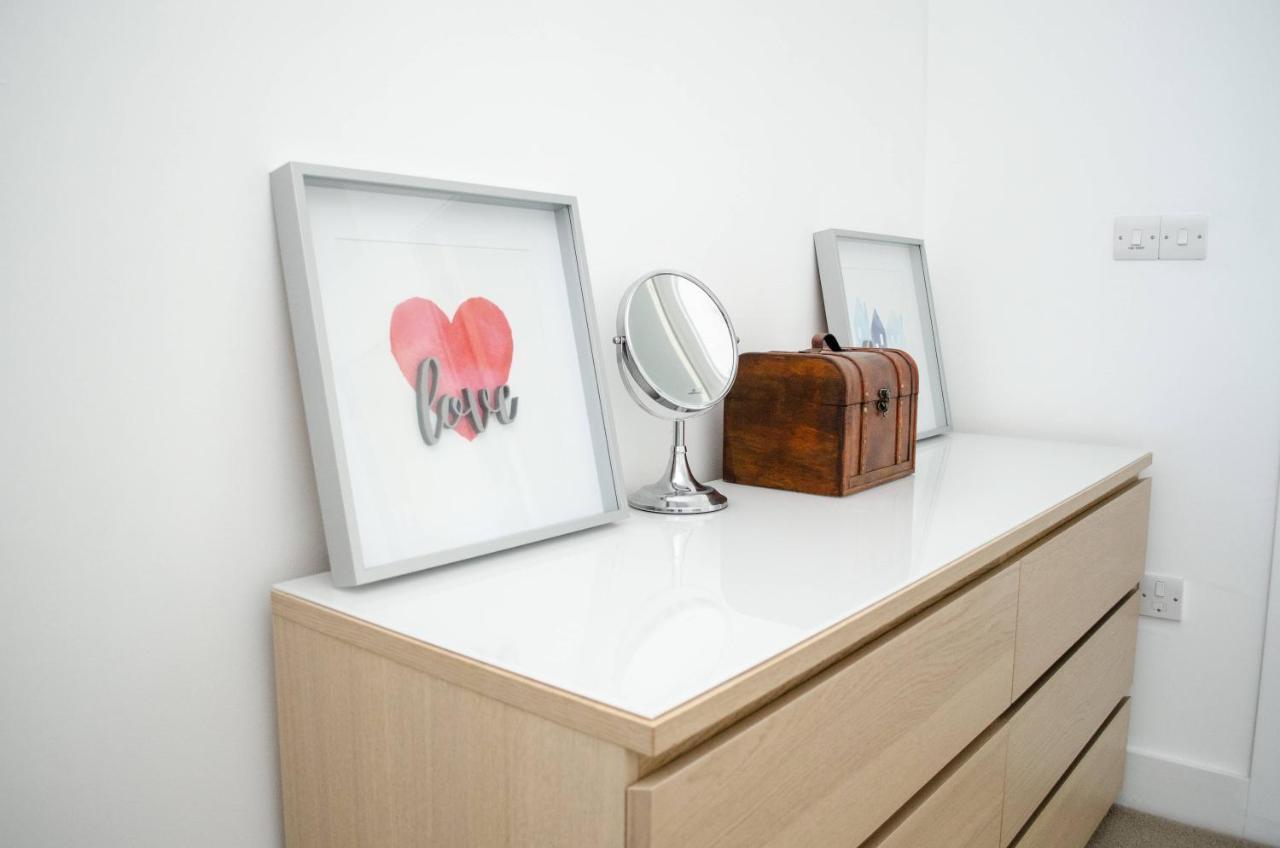 Serviced Apartment In Liverpool City Centre - Free Parking - Balcony - By Happy Days 외부 사진