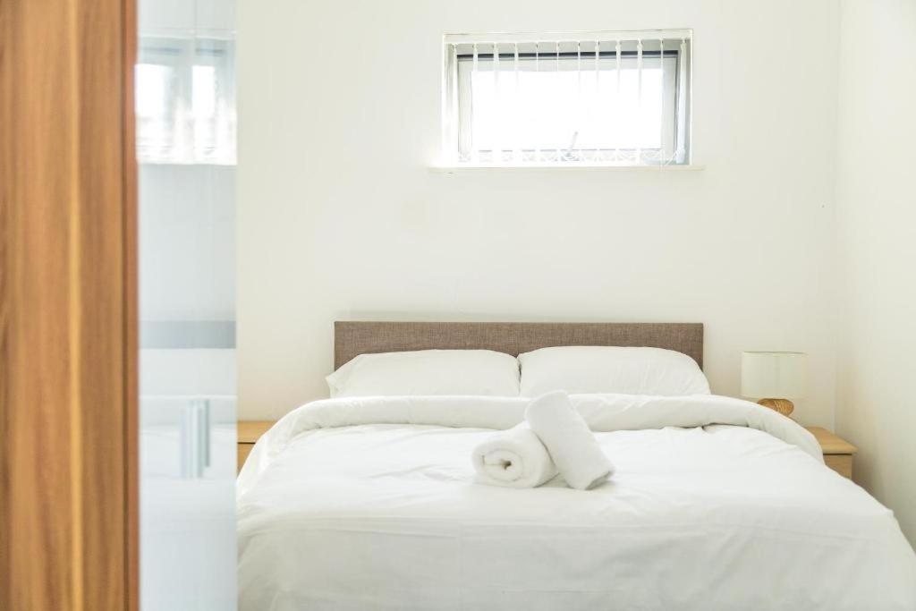 Serviced Apartment In Liverpool City Centre - Free Parking - Balcony - By Happy Days 외부 사진