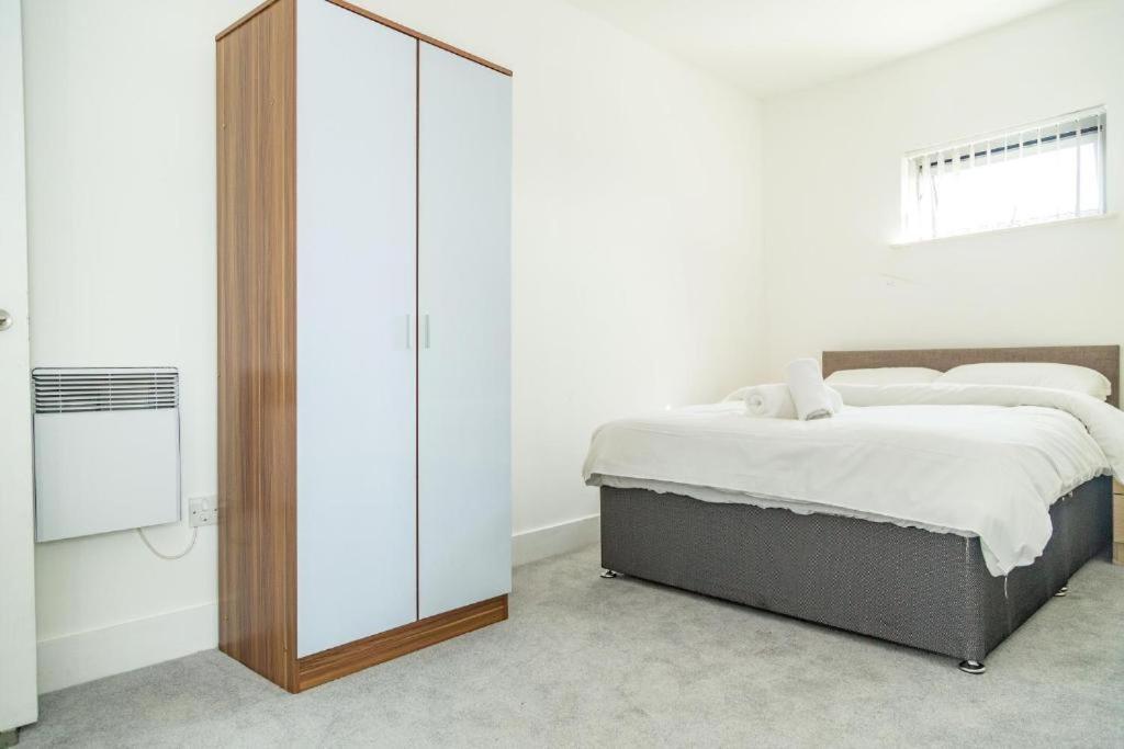 Serviced Apartment In Liverpool City Centre - Free Parking - Balcony - By Happy Days 외부 사진