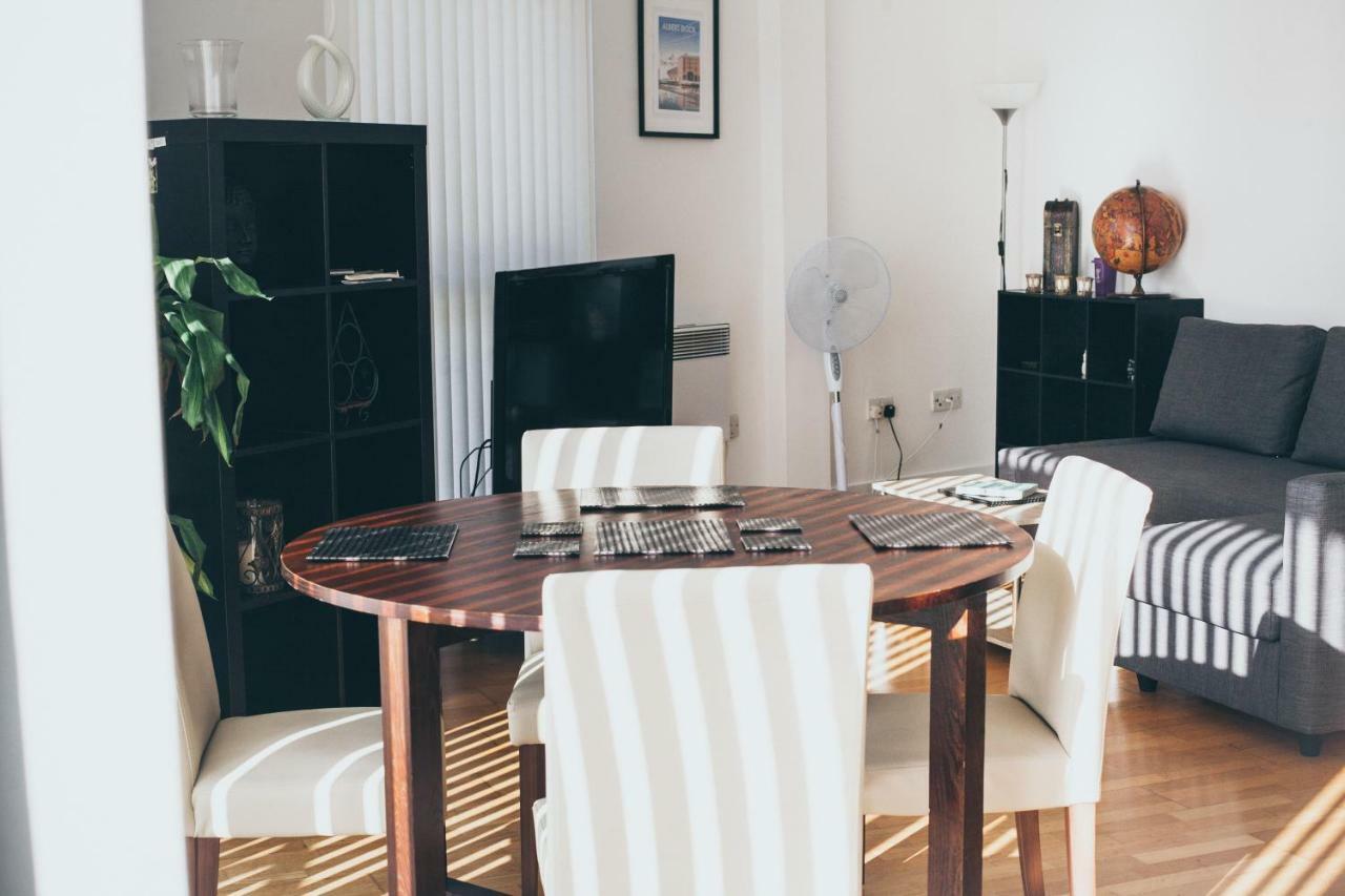 Serviced Apartment In Liverpool City Centre - Free Parking - Balcony - By Happy Days 외부 사진