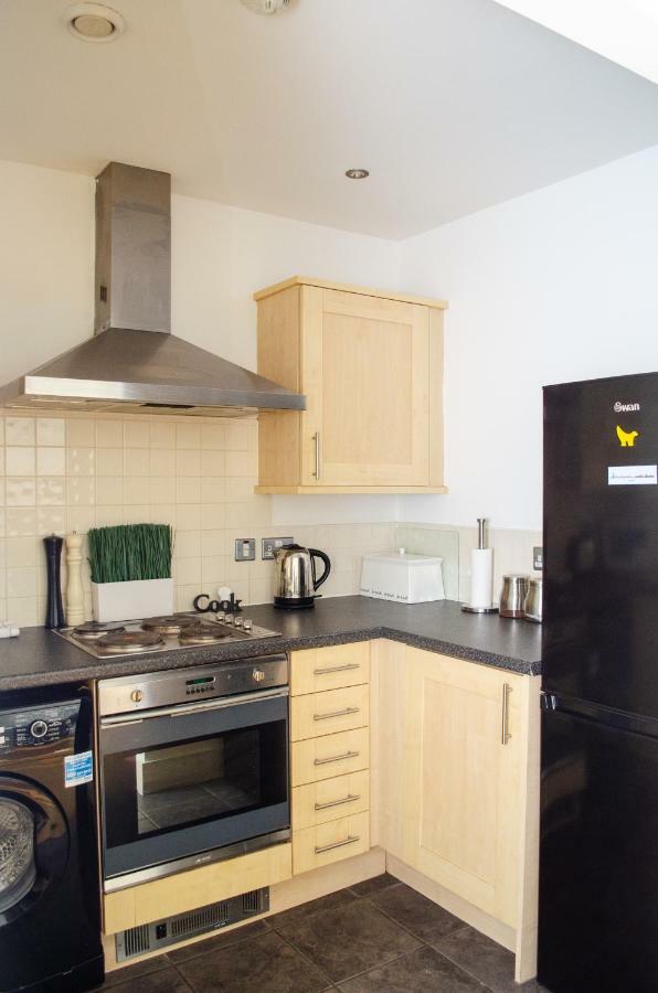 Serviced Apartment In Liverpool City Centre - Free Parking - Balcony - By Happy Days 외부 사진